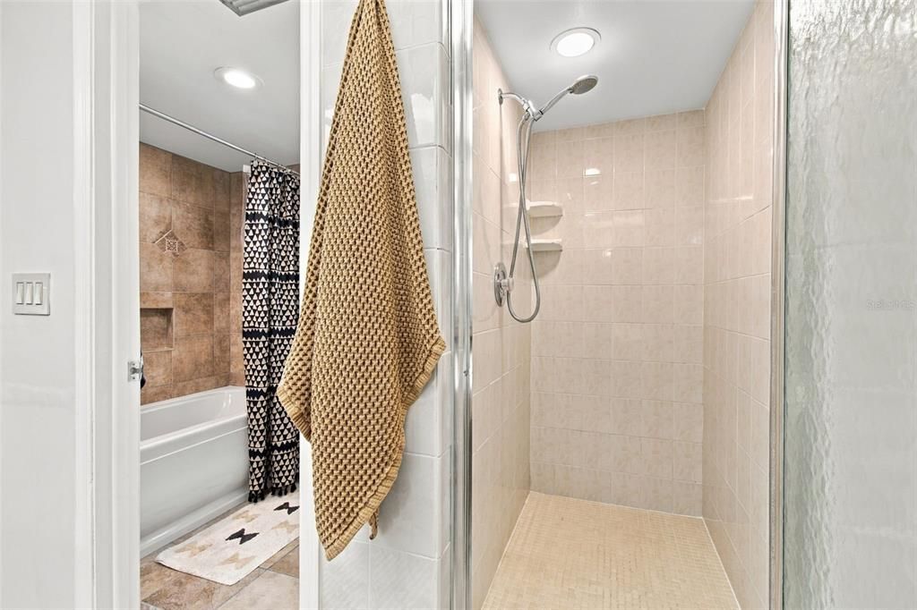 En Venta: $700,000 (3 camas, 2 baños, 2166 Pies cuadrados)