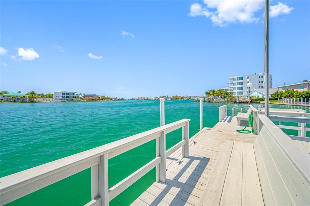 For Sale: $424,900 (2 beds, 2 baths, 1055 Square Feet)