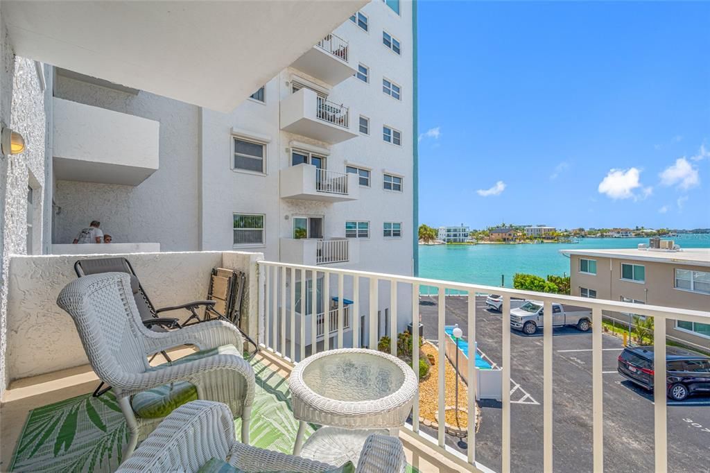 For Sale: $424,900 (2 beds, 2 baths, 1055 Square Feet)