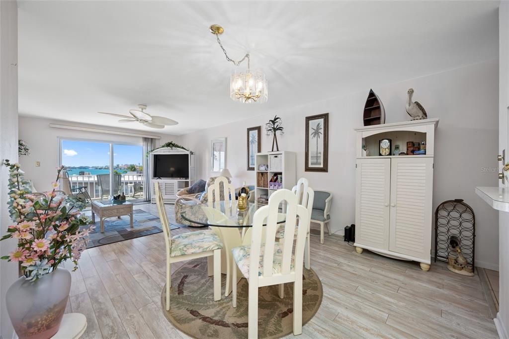For Sale: $424,900 (2 beds, 2 baths, 1055 Square Feet)