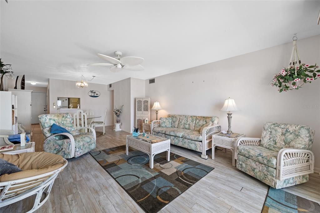 For Sale: $424,900 (2 beds, 2 baths, 1055 Square Feet)
