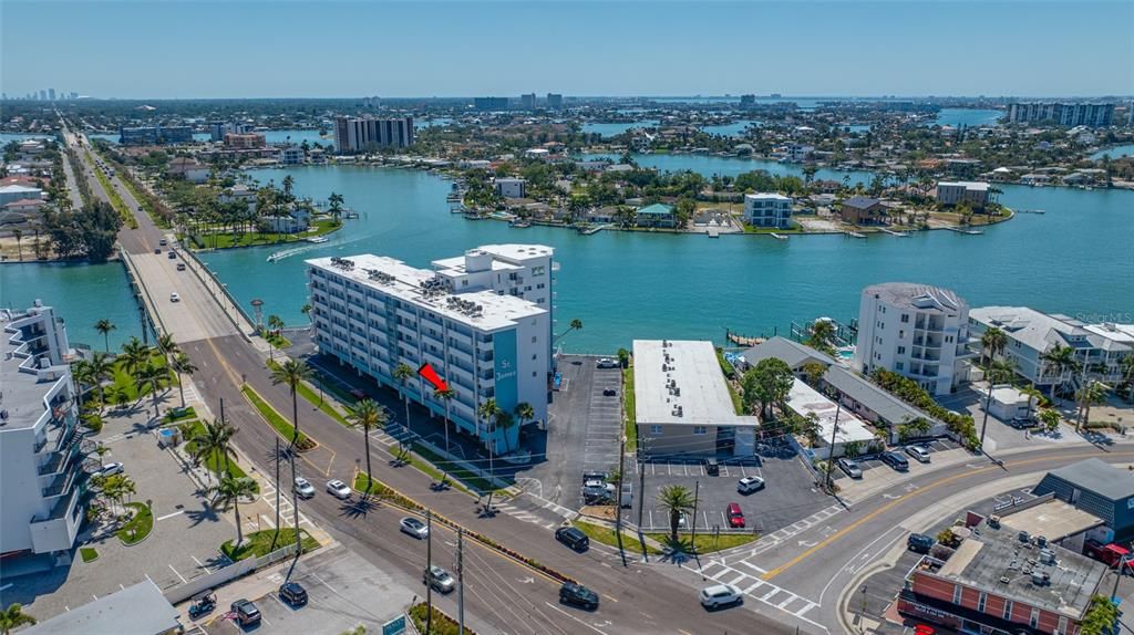 For Sale: $424,900 (2 beds, 2 baths, 1055 Square Feet)