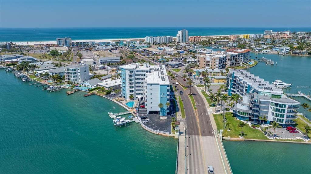 For Sale: $424,900 (2 beds, 2 baths, 1055 Square Feet)