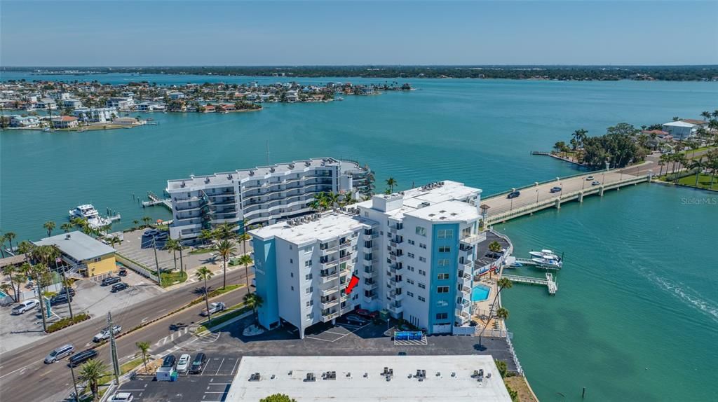 For Sale: $424,900 (2 beds, 2 baths, 1055 Square Feet)