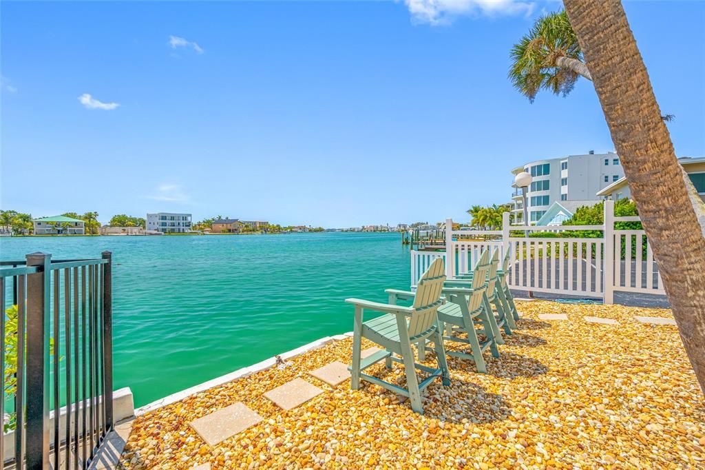 For Sale: $424,900 (2 beds, 2 baths, 1055 Square Feet)