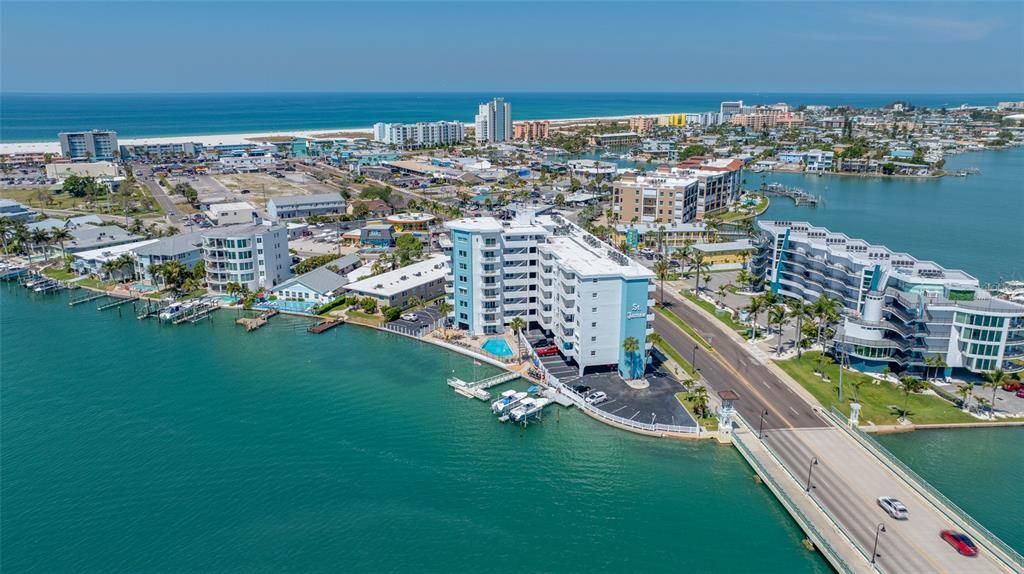 For Sale: $424,900 (2 beds, 2 baths, 1055 Square Feet)