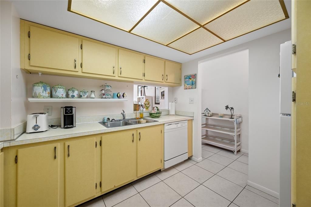For Sale: $424,900 (2 beds, 2 baths, 1055 Square Feet)