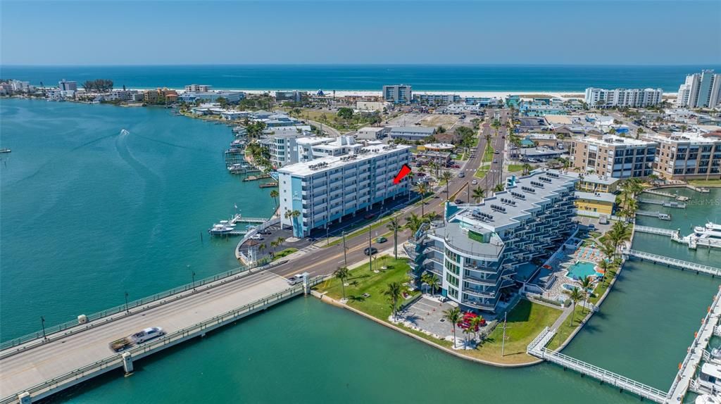 For Sale: $424,900 (2 beds, 2 baths, 1055 Square Feet)