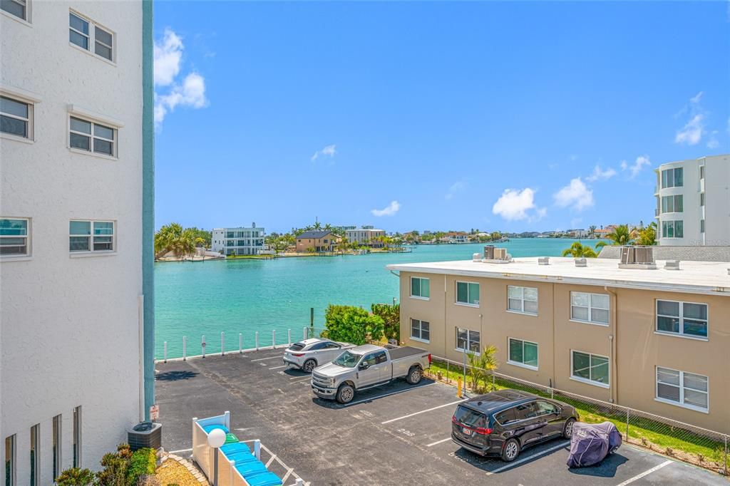 For Sale: $424,900 (2 beds, 2 baths, 1055 Square Feet)