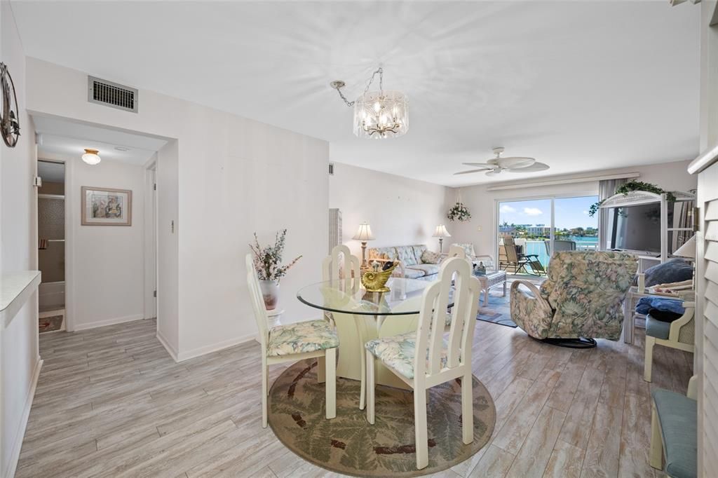 For Sale: $424,900 (2 beds, 2 baths, 1055 Square Feet)