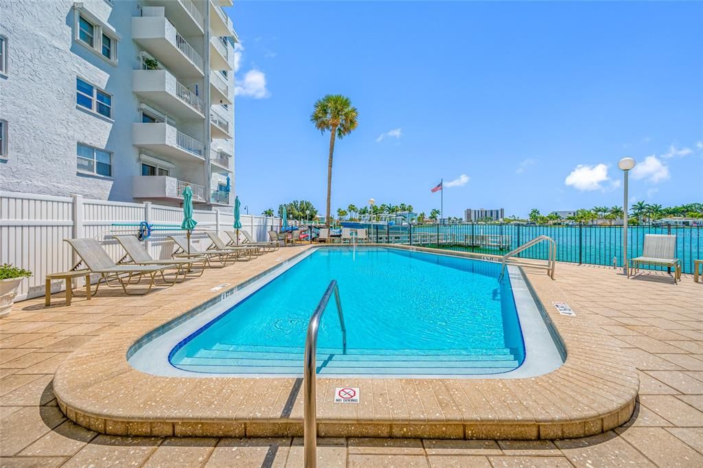 For Sale: $424,900 (2 beds, 2 baths, 1055 Square Feet)