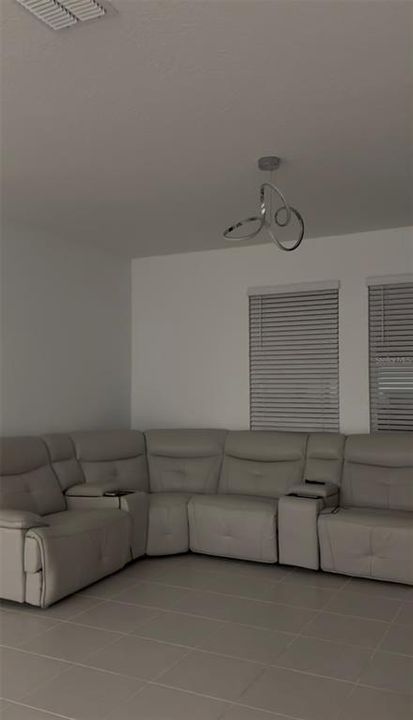 В аренду: $3,500 (3 спален, 2 ванн, 1784 Квадратных фут)