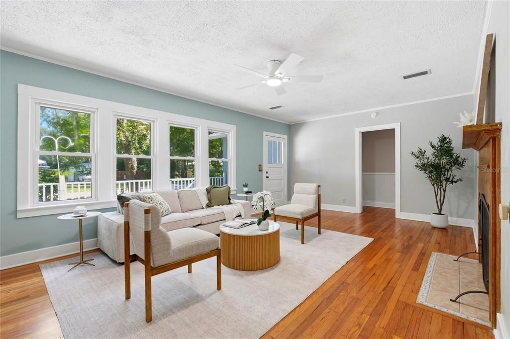 For Sale: $319,900 (3 beds, 2 baths, 1732 Square Feet)