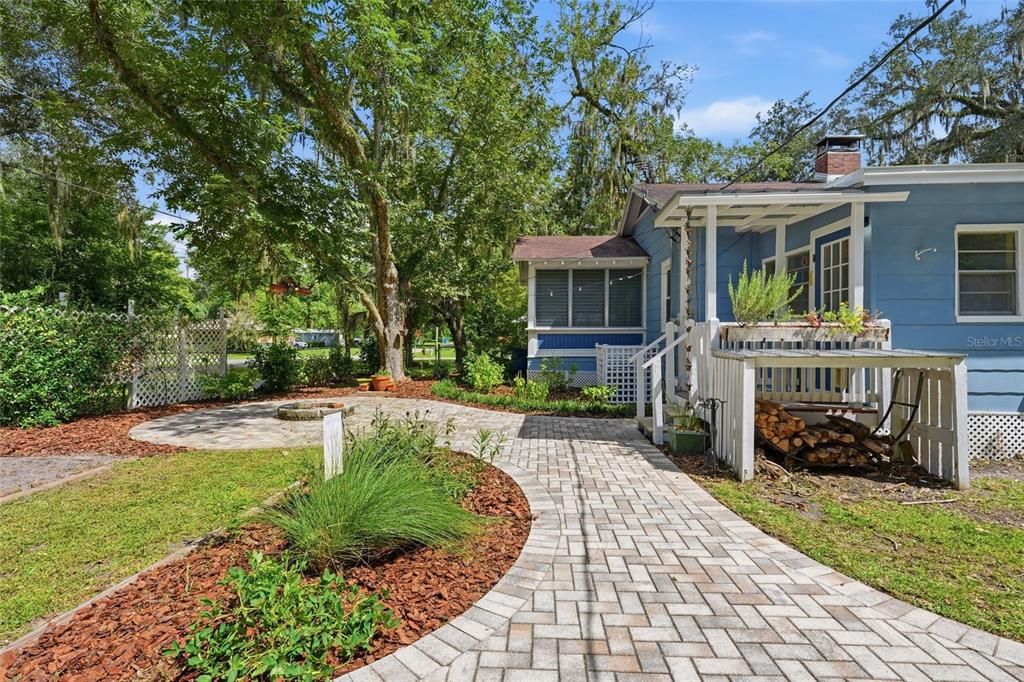 For Sale: $319,900 (3 beds, 2 baths, 1732 Square Feet)