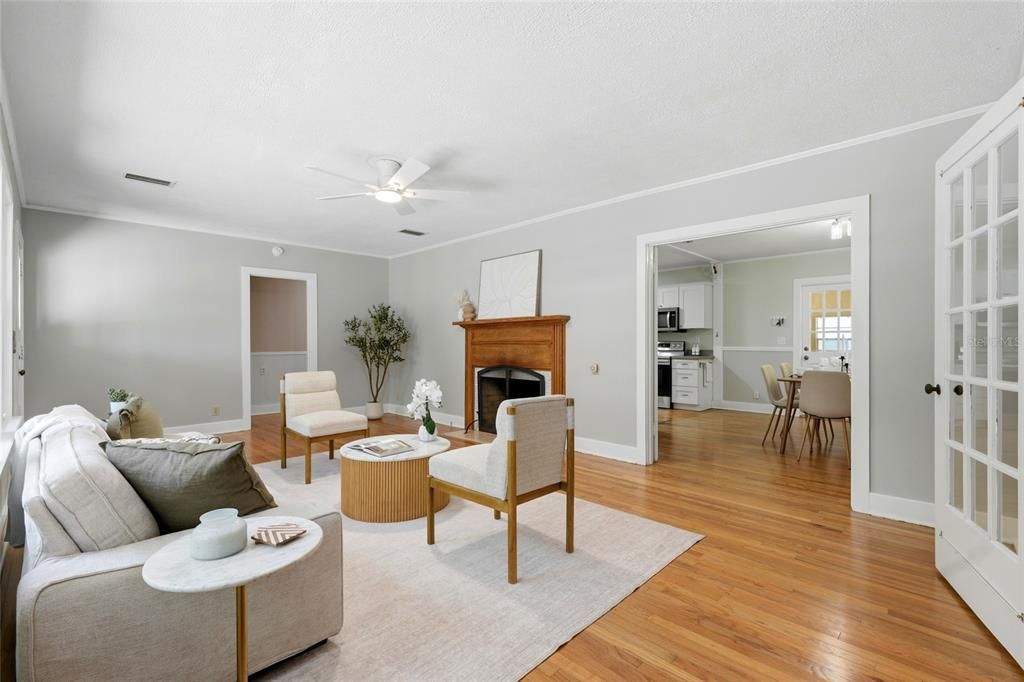 For Sale: $319,900 (3 beds, 2 baths, 1732 Square Feet)
