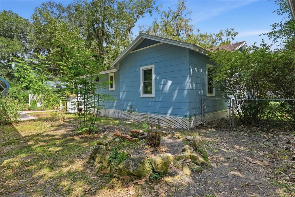 For Sale: $319,900 (3 beds, 2 baths, 1732 Square Feet)