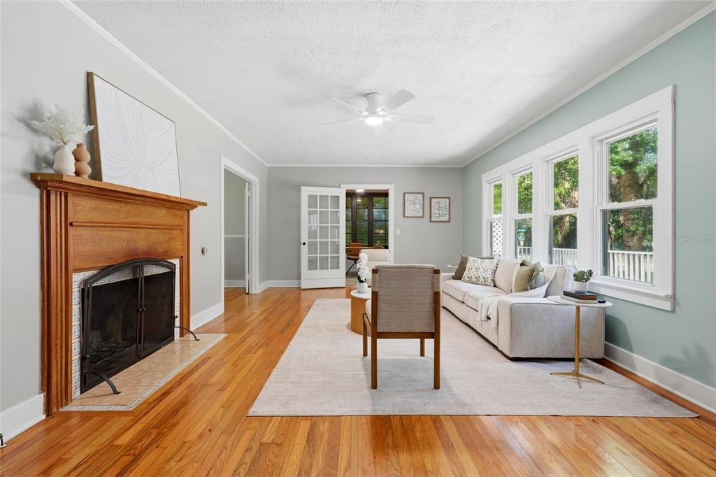 For Sale: $319,900 (3 beds, 2 baths, 1732 Square Feet)