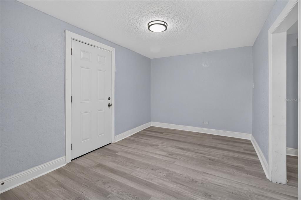 For Rent: $1,195 (1 beds, 1 baths, 650 Square Feet)
