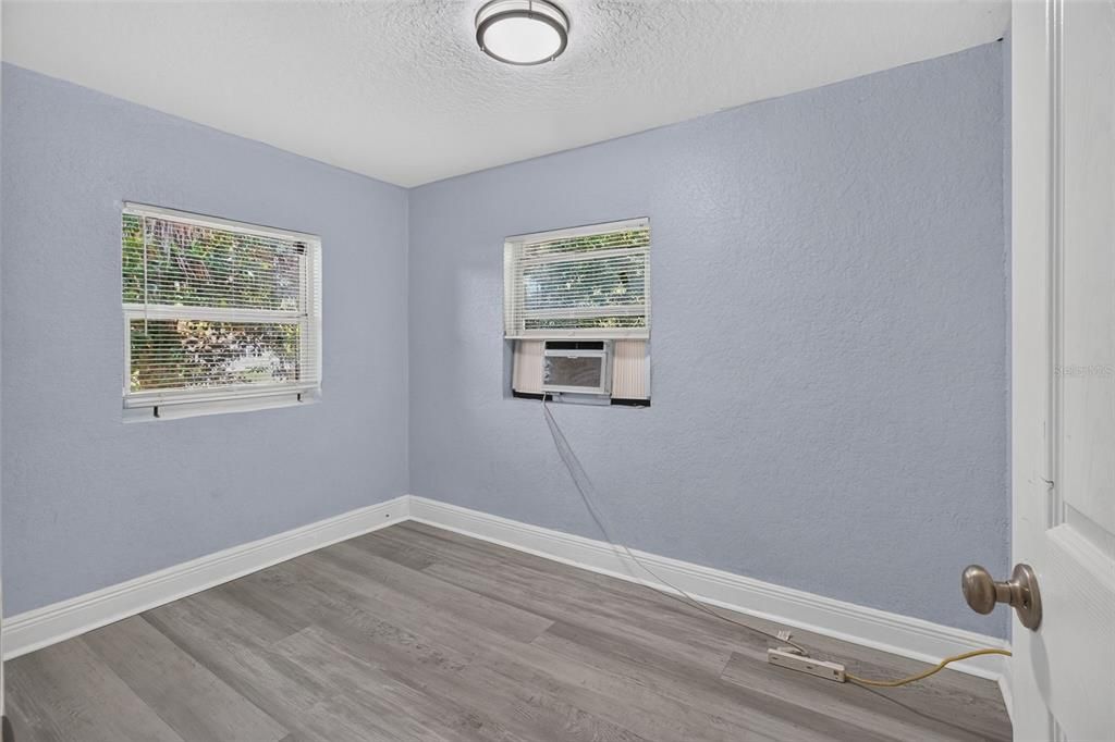 For Rent: $1,195 (1 beds, 1 baths, 650 Square Feet)