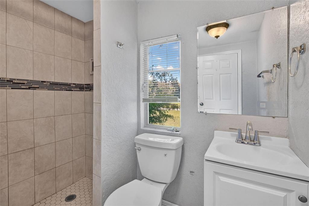 For Rent: $1,195 (1 beds, 1 baths, 650 Square Feet)