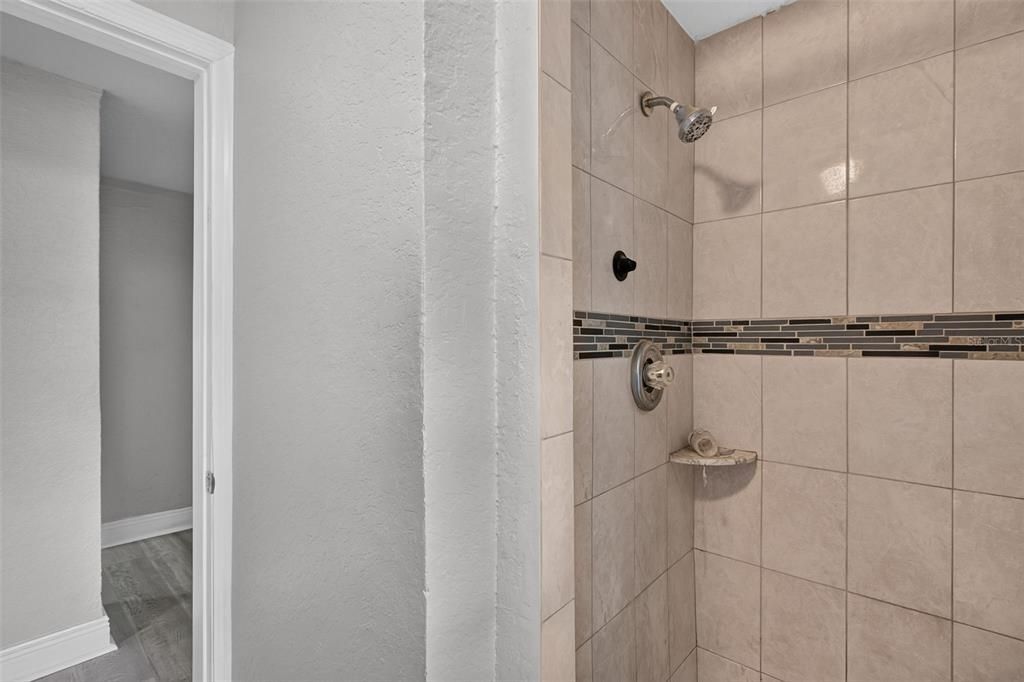 For Rent: $1,195 (1 beds, 1 baths, 650 Square Feet)