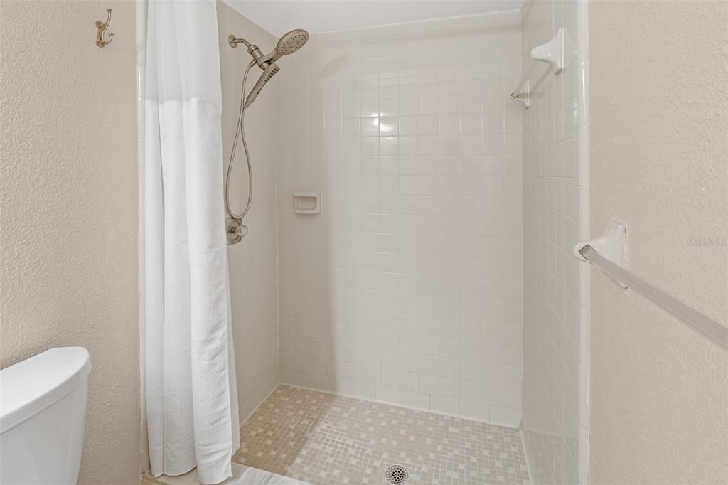На продажу: $140,000 (2 спален, 1 ванн, 994 Квадратных фут)
