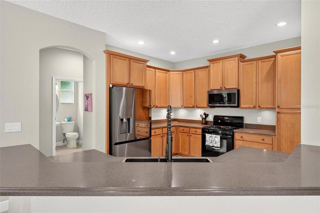 En Venta: $590,000 (6 camas, 3 baños, 3855 Pies cuadrados)