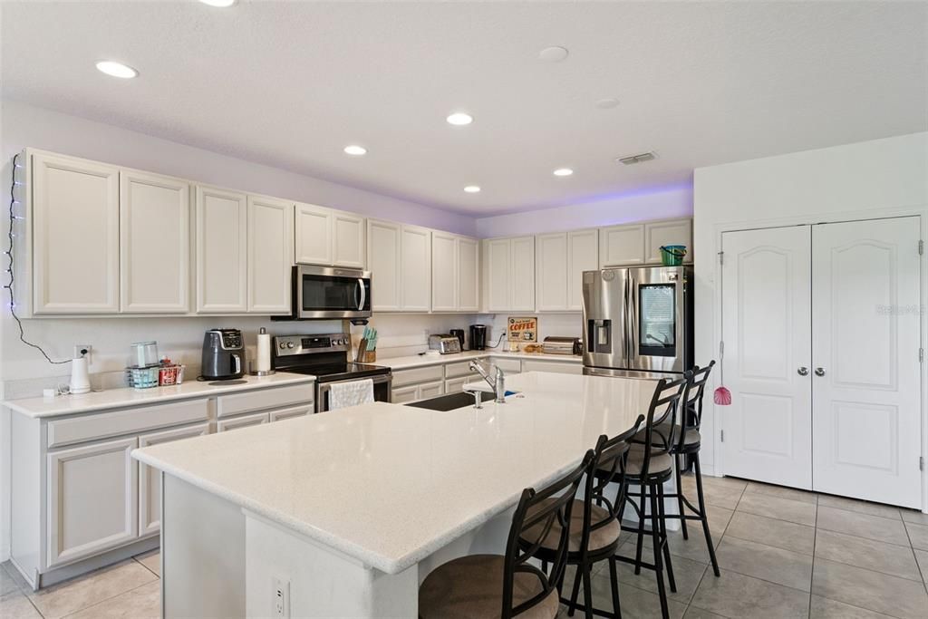 For Sale: $387,777 (4 beds, 2 baths, 2094 Square Feet)