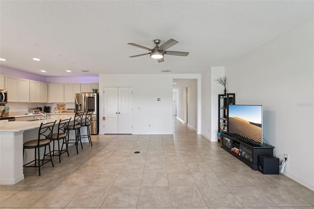 For Sale: $387,777 (4 beds, 2 baths, 2094 Square Feet)