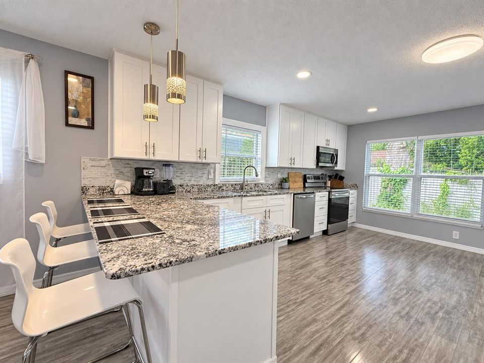 For Rent: $2,600 (4 beds, 2 baths, 1929 Square Feet)