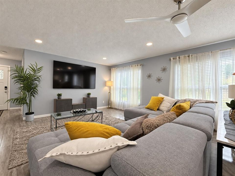 For Rent: $2,600 (4 beds, 2 baths, 1929 Square Feet)