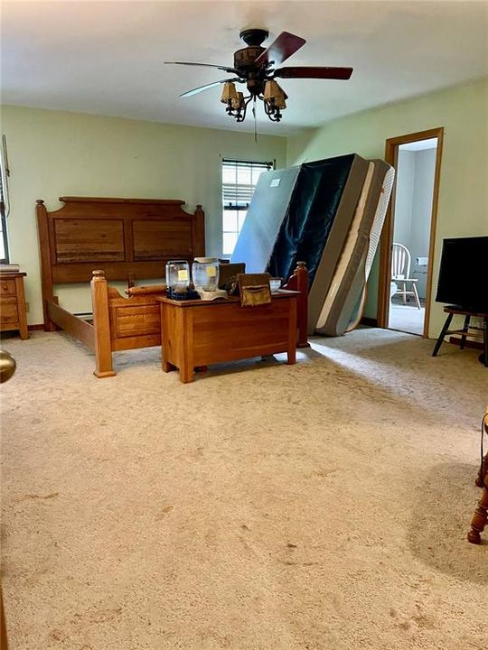 En Venta: $360,000 (3 camas, 2 baños, 2402 Pies cuadrados)