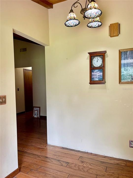 En Venta: $360,000 (3 camas, 2 baños, 2402 Pies cuadrados)