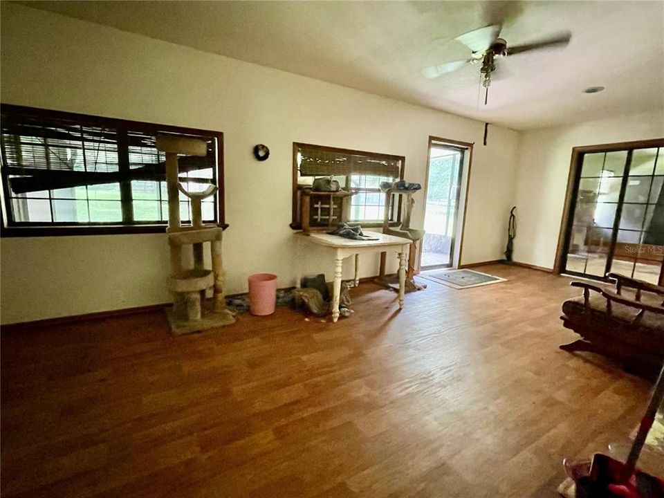 En Venta: $360,000 (3 camas, 2 baños, 2402 Pies cuadrados)