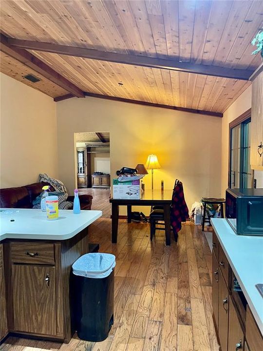 En Venta: $360,000 (3 camas, 2 baños, 2402 Pies cuadrados)
