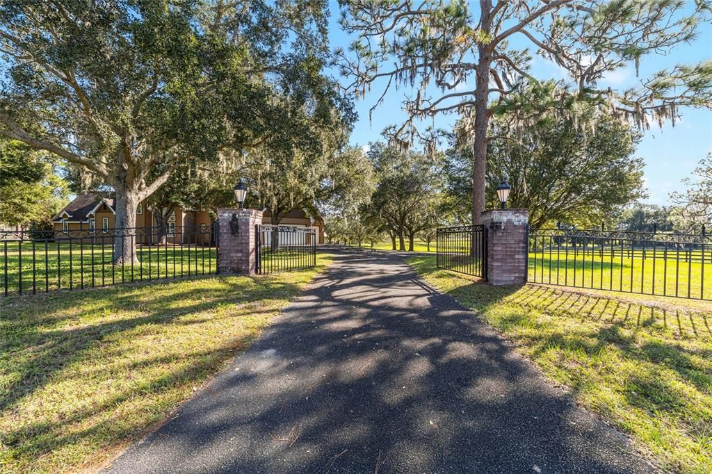 For Sale: $1,250,000 (4 beds, 5 baths, 4559 Square Feet)