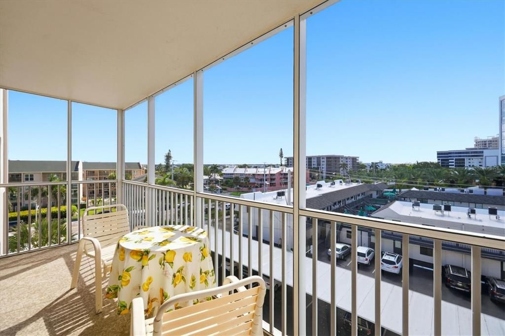 For Sale: $725,000 (2 beds, 2 baths, 1150 Square Feet)