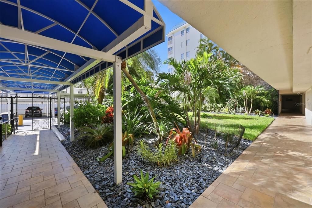 For Sale: $725,000 (2 beds, 2 baths, 1150 Square Feet)