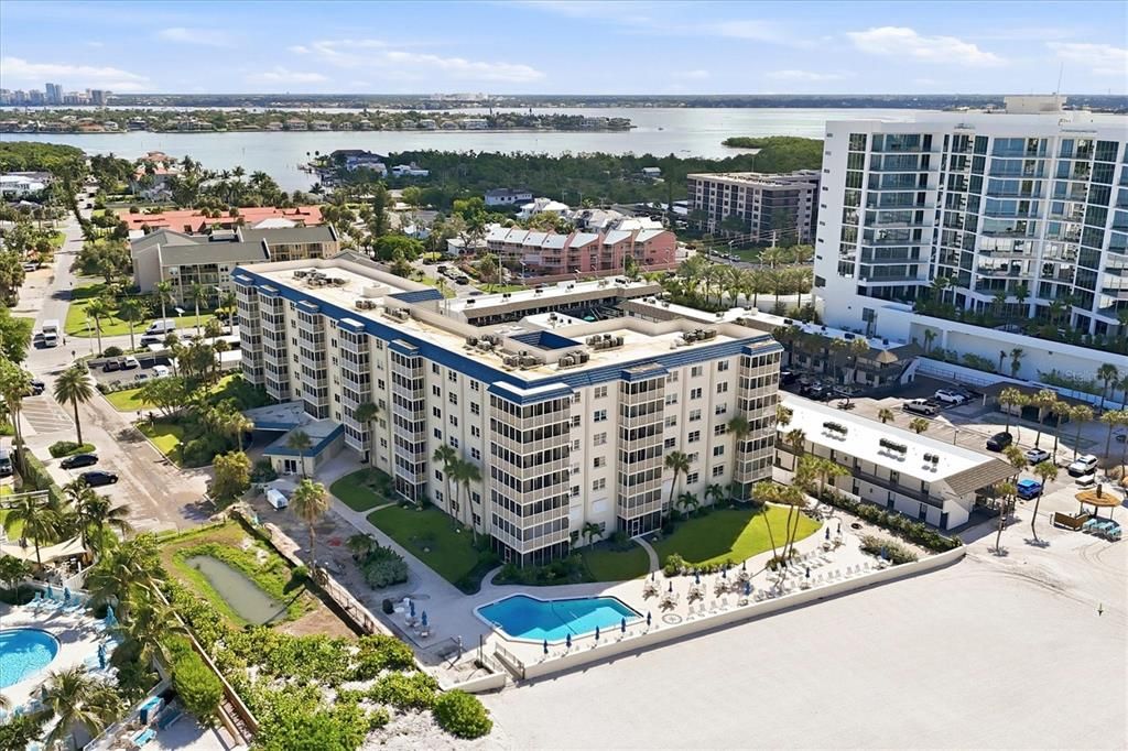 For Sale: $725,000 (2 beds, 2 baths, 1150 Square Feet)