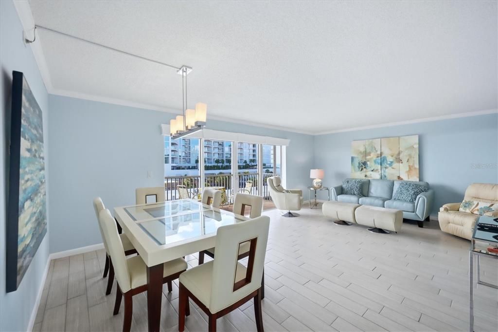 For Sale: $725,000 (2 beds, 2 baths, 1150 Square Feet)