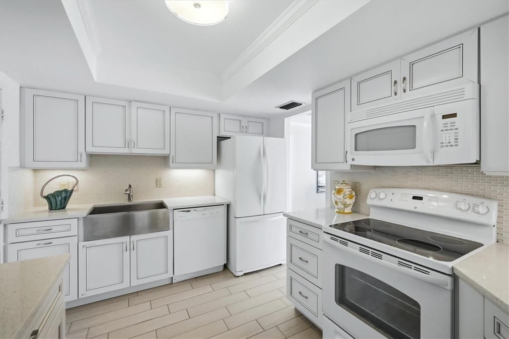 For Sale: $725,000 (2 beds, 2 baths, 1150 Square Feet)