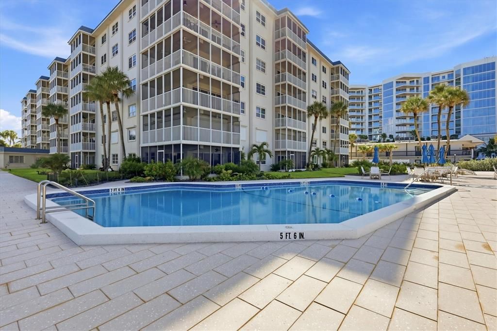 For Sale: $725,000 (2 beds, 2 baths, 1150 Square Feet)