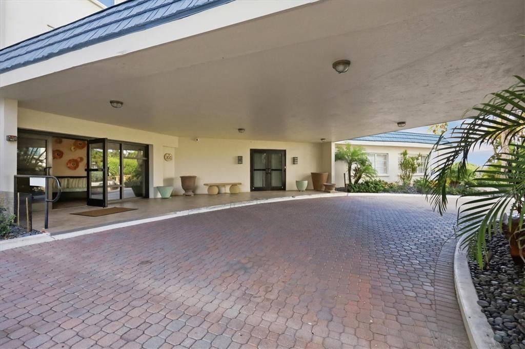 For Sale: $725,000 (2 beds, 2 baths, 1150 Square Feet)
