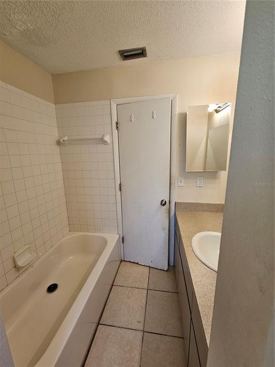 В аренду: $1,800 (3 спален, 2 ванн, 1696 Квадратных фут)