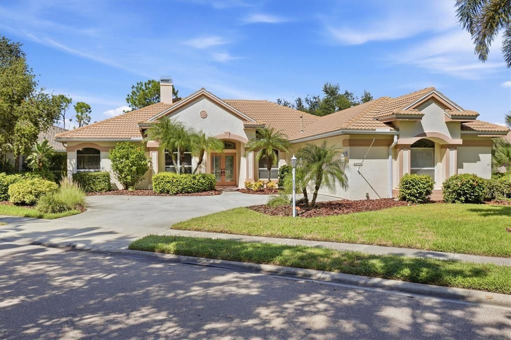 For Sale: $741,900 (3 beds, 3 baths, 2454 Square Feet)