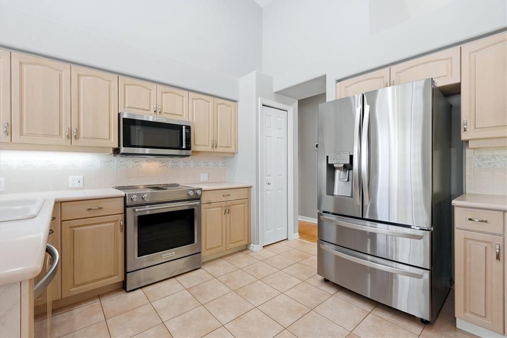 For Sale: $741,900 (3 beds, 3 baths, 2454 Square Feet)