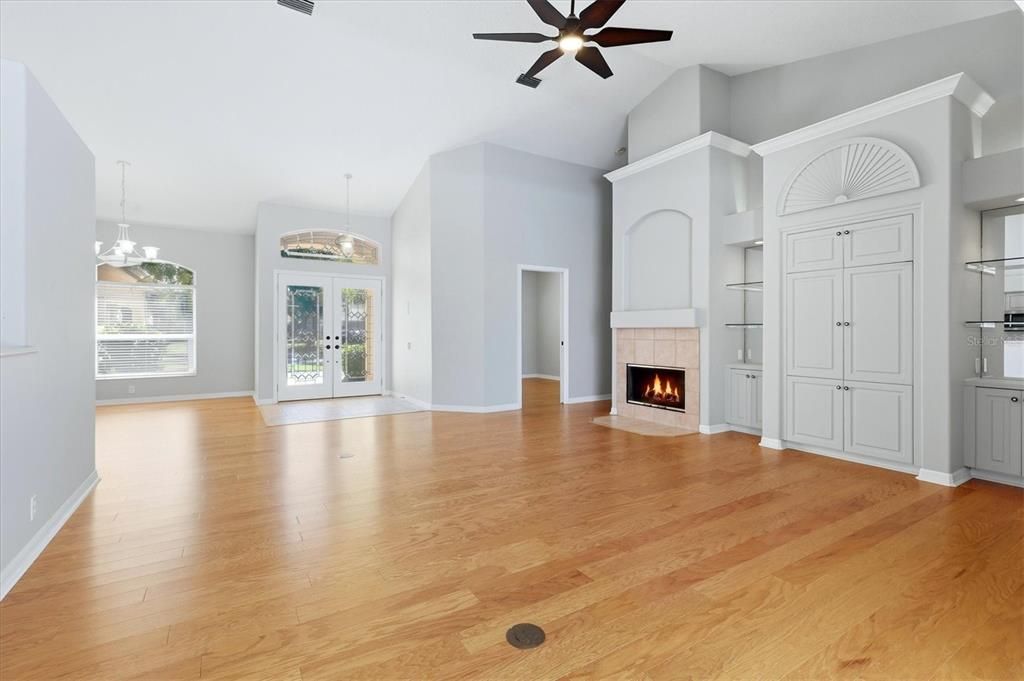 For Sale: $741,900 (3 beds, 3 baths, 2454 Square Feet)