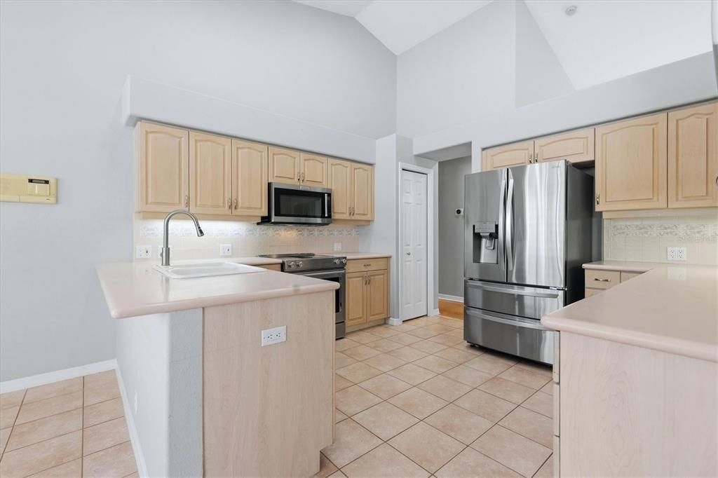 For Sale: $741,900 (3 beds, 3 baths, 2454 Square Feet)