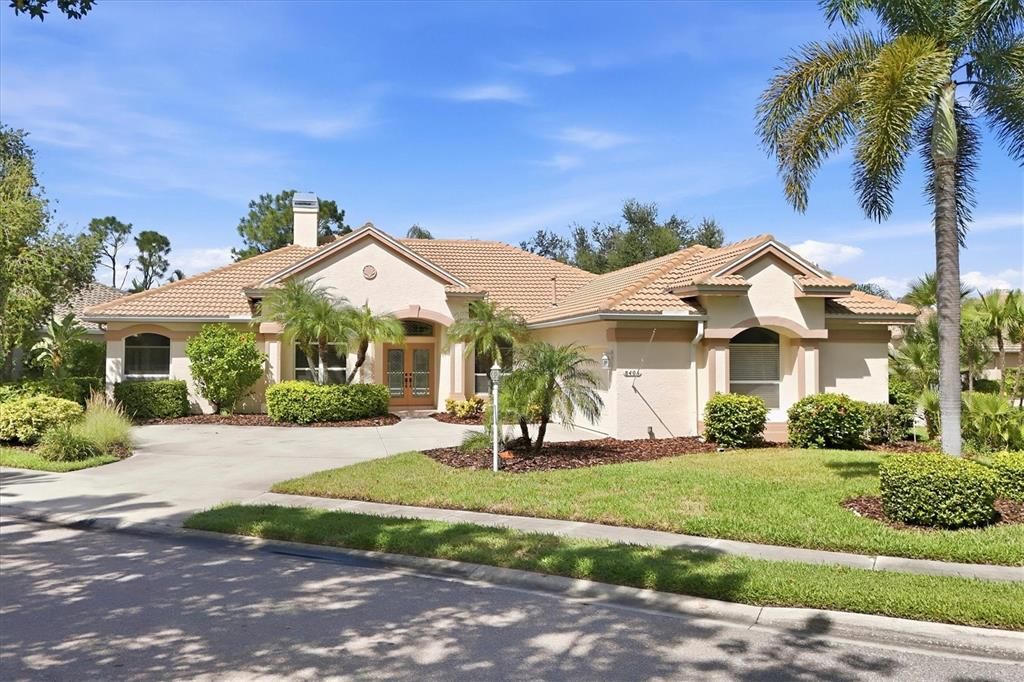 For Sale: $741,900 (3 beds, 3 baths, 2454 Square Feet)