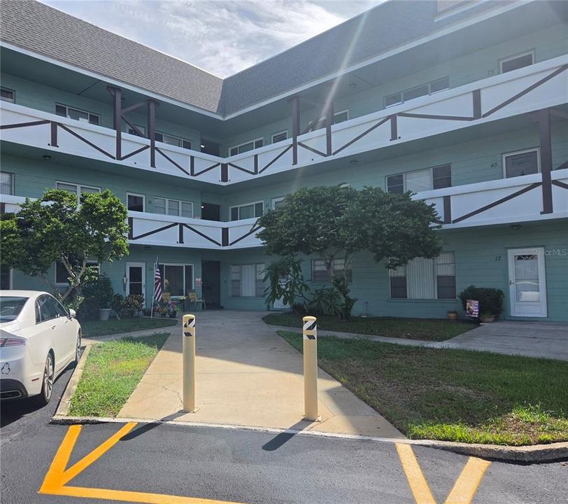For Rent: $1,300 (1 beds, 1 baths, 800 Square Feet)